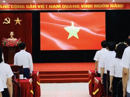 Xã Ba Vì tổ chức lễ chào cờ, triển khai nhiệm vụ trọng tâm và quán triệt Chỉ thị 09-CT/TU của Thành ủy Hà Nội
