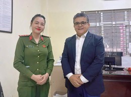 Công an phường Tương Mai nhận thư cảm ơn từ Đại sứ quán PALESTINE