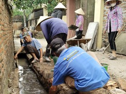Ngõ Dê, thôn Tích Giang 3 chung sức cải tạo rãnh thoát nước, xây dựng môi trường sống xanh – sạch – đẹp