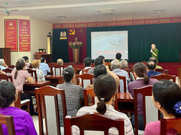 Tuyên truyền Luật trật tự, an toàn giao thông đường bộ và các quy định liên quan.