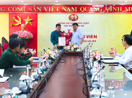 Ban Chỉ huy Quân sự xã Thạch Thất tổ chức Lễ kết nạp Đảng viên mới năm 2026