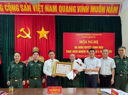 Chi bộ Quân sự phường Chương Mỹ sinh hoạt định kỳ, trao Huân chương Bảo vệ Tổ quốc hạng Nhất