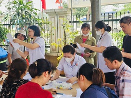 Trạm Y tế Phường Thanh Liệt tổ chức khám sức khỏe cho người tham gia sản xuất, chế biến, kinh doanh thực phẩm và dịch vụ ăn uống trên địa bàn