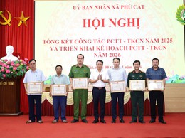 Xã Phú Cát khen thưởng 6 tập thể và 26 cá nhân có thành tích trong công tác PCTT-TKCN năm 2025