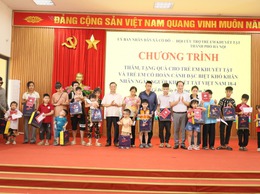 UBND XÃ CỔ ĐÔ PHỐI HỢP TỔ CHỨC THĂM, TẶNG QUÀ CHO TRẺ EM KHUYẾT TẬT VÀ CÓ HOÀN CẢNH KHÓ KHĂN NĂM 2026