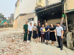 UB MTTQ Việt Nam xã Thanh Oai thăm hỏi, động viên gia đình gặp hỏa hoạn tại thôn Tây Sơn