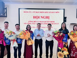 Xã Hát Môn tổ chức hội nghị công bố và trao các Quyết định về công tác cán bộ