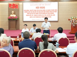 Hội nghị vận động, thuyết phục các hộ gia đình, cá nhân thuộc diện cưỡng chế thu hồi đất để bàn giao mặt bằng phục vụ thực hiện dự án: Xây dựng tuyến đường đê Hữu Đuống