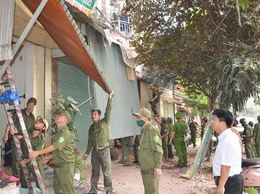 Phường Tùng Thiện ra quân lập lại trật tự, kỷ cương, văn minh đô thị trên địa bàn