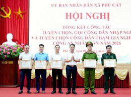 Phú Cát tổng kết công tác tuyển quân năm 2026, khen thưởng nhiều tập thể, cá nhân tiêu biểu