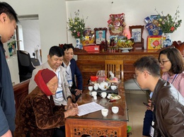 Hành trình đưa dịch vụ công đến gần hơn với người cao tuổi của Chi nhánh 12