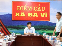 UBND xã Ba Vì họp Ban Tổ chức Cuộc thi xây dựng và giữ gìn thôn, xóm, ngõ sáng – xanh – sạch – đẹp quý I, triển khai nhiệm vụ quý II năm 2026