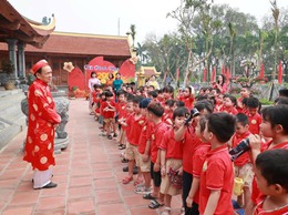 Trường Mầm non Liên Bạt tổ chức dâng hương tại Khu lưu niệm Trưởng ban Thường trực Quốc hội Bùi Bằng Đoàn