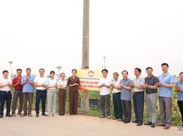 Vân Đình gắn biển công trình “Đường cây đại đoàn kết – hướng tới tương lai xanh”