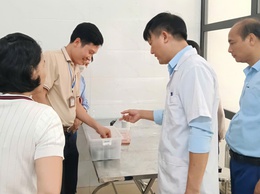 KIỂM TRA CÔNG TÁC ĐẢM BẢO AN TOÀN THỰC PHẨM TẠI CÁC BẾP ĂN BÁN TRÚ TRƯỜNG MẦM NON TRUNG TÚ, MẦM NON VÀ TIỂU HỌC ĐỒNG TÂN.