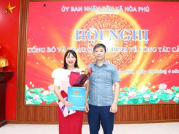 Xã Hoà Phú: Hội nghị công bố và trao Quyết định công tác cán bộ 