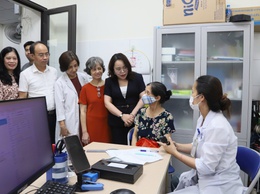 Hơn 250 người dân phường Cửa Nam được khám, chăm sóc sức khỏe miễn phí