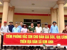 XÃ KIM ANH THỰC HIỆN TIÊM PHÒNG DỊCH BỆNH CHO ĐÀN GIA SÚC, GIA CẦM