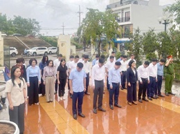 Đảng ủy, HĐND, UBND, Ủy ban MTTQ xã Liên Minh dâng hương, dâng hoa tại Tượng đài Chiến thắng chợ Gốc Ngô
