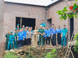 MTTQ cùng BCH Quân sự xã Kiều Phú chung tay hỗ trợ xây dựng Nhà Đại đoàn kết cho quân nhân Đỗ Văn Triệu