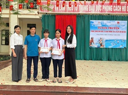 Gương Người tốt, việc tốt: Hai học sinh trường THCS Xuân Sơn nhặt được của rơi trả lại người đánh mất