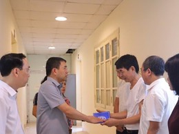 Lãnh đạo phường Từ Liêm thăm hỏi gia đình nạn nhân vụ cháy tại nhà hàng Volume