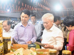 Khai mạc “Tuần hàng Kinh tế tập thể 2026”: Gần 100 hợp tác xã đưa nông sản sạch, đặc sản vùng miền đến người tiêu dùng Thủ đô