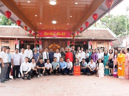 Sơn Đồng đón Đoàn Hội đồng Thủ công Thế giới tham quan làng nghề truyền thống