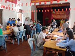 Hỗ trợ người cao tuổi, gia đình chính sách và người yếu thế thực hiện thủ tục nhận lương hưu, trợ cấp BHXH tại Nhà văn hóa thôn Bến