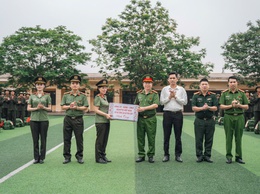 Đoàn công tác xã Thư Lâm thăm, động viên các chiến sĩ thực hiện nghĩa vụ tham gia Công an nhân dân tại Trung tâm Huấn luyện và Bồi dưỡng nghiệp vụ (phường Kiến Hưng, thành phố Hà Nội)