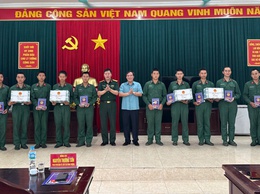 Lãnh đạo phường Xuân Đỉnh thăm hỏi, động viên tân binh nhập ngũ năm 2026