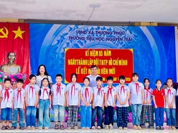 Trường Tiểu học Nguyễn Trãi tổ chức kỷ niệm 85 năm Ngày thành lập Đội TNTP Hồ Chí Minh và kết nạp đội viên mới