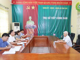 Đồng chí Chủ tịch UBND xã Phú Cát tiếp công dân định kỳ, lắng nghe và giải quyết nhiều kiến nghị của người dân