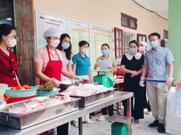 Tăng cường công tác quản lý, đảm bảo an toàn thực phẩm đối với bữa ăn bán trú cho học sinh 