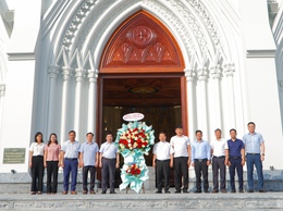 Lãnh đạo xã Đại Xuyên thăm, chúc mừng Giáo xứ Bái Đô chuẩn bị Đại lễ trọng đại