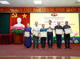 Xã Thường Tín: Trao Huy hiệu Đảng dịp 19-5 cho 54 đảng viên