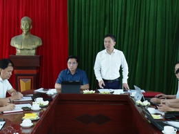 THƯỜNG TRỰC ĐẢNG ỦY LÀM VIỆC VỚI TRUNG TÂM DỊCH VỤ TỔNG HỢP XÃ ỨNG HÒA.