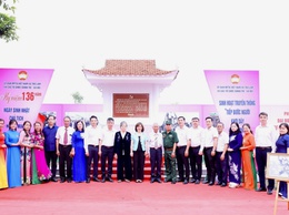 Thư Lâm tổ chức Chương trình chuyên đề học tập và làm theo tư tưởng, đạo đức, phong cách Hồ Chí Minh tại Bia tưởng niệm Bác Hồ về thăm thôn Kính Nỗ