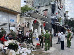 SƠN TÂY TIẾP TỤC ĐỒNG LOẠT RA QUÂN, QUYẾT LIỆT XỬ LÝ VI PHẠM TRẬT TỰ ĐÔ THỊ, VỆ SINH MÔI TRƯỜNG