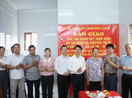 MTTQ XÃ CỔ ĐÔ BÀN GIAO NHÀ ĐẠI ĐOÀN KẾT CHO HỘ GIA ĐÌNH CÓ HOÀN CẢNH KHÓ KHĂN