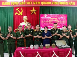 HỘI CỰU CHIẾN BINH XÃ ỨNG HÒA PHỐI HỢP BẢO TÀNG CHIẾN THẮNG B-52 TIẾP NHẬN HIẾN TẶNG TƯ LIỆU, HIỆN VẬT LỊCH SỬ.