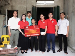 HỘI CTĐ XÃ VÂN ĐÌNH PHỐI HỢP TRAO HỖ TRỢ THIẾT BỊ, ĐỒ DÙNG SINH HOẠT CHO NGƯỜI GIÀ NEO ĐƠN CÓ HOÀN CẢNH ĐẶC BIỆT KHÓ KHĂN