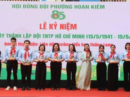 Thiếu nhi Hoàn Kiếm tự hào truyền thống, vững bước vào kỷ nguyên số