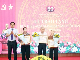 Đảng ủy xã Trần Phú đã long trọng tổ chức Lễ trao tặng Huy hiệu Đảng đợt 19/5