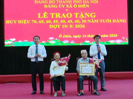 Lễ trao Huy hiệu Đảng đợt 19/5/2026