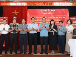Phường Bạch Mai tổ chức hội nghị tiếp nhận máy tính của 4 trường đại học, phối hợp đẩy mạnh phong trào “Bình dân học vụ số” trên địa bàn phường năm 2026