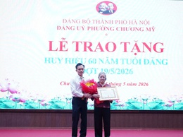 Phường Chương Mỹ trao tặng Huy hiệu Đảng đợt 19/5 cho 45 đảng viên