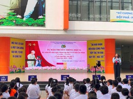 Trường Tiểu học Linh Đàm tổ chức Lễ Chào cờ theo nghi thức Đội và Lễ kết nạp Đội nhân kỷ niệm 85 năm ngày thành lập đội TNTP Hồ Chí Minh