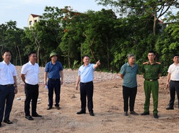 Đồng chí Bí thư Đảng uỷ, Chủ tịch HĐND xã trực tiếp kiểm tra, chỉ đạo xử lý các điểm nghẽn trên địa bàn