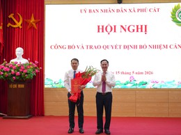 UBND xã Phú Cát trao Quyết định bổ nhiệm chức vụ Trưởng phòng Kinh tế xã